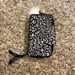 Vera Bradley wristlet with phone holder
